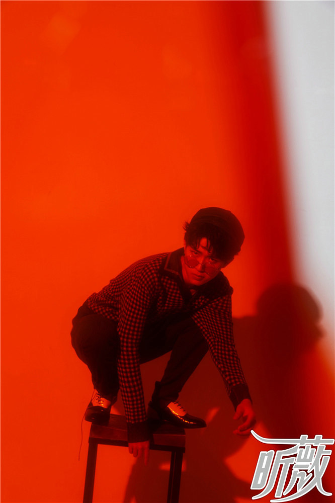 张逸杰复古运动风写真撩爆少女心