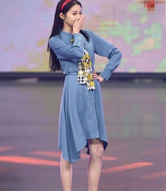  「实则」最近火了一种裙子：衬衫裙，看似普通，实则很高级，明星都在穿！