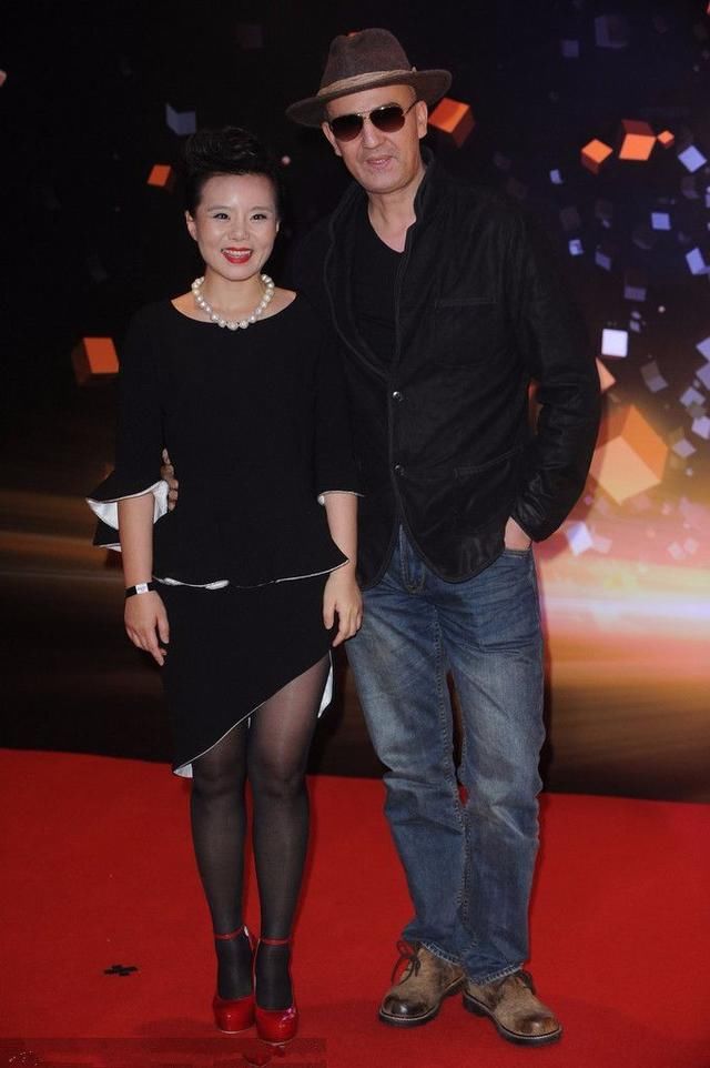 龚琳娜满脸皱纹，身材也发福!网友:老罗是怎么看上你的