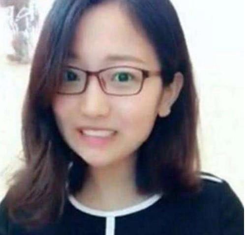 网红“西瓜妹”丑照门发酵，现出来回应此事，网友：我娶你做老婆