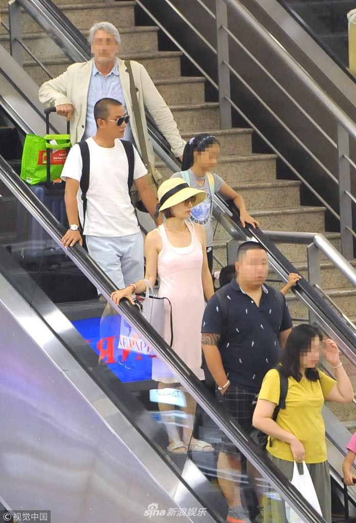 马伊琍穿粉色吊带裙凹凸有致超自信，没有好身材绝对不敢这样穿