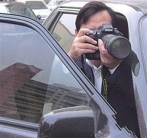 卓伟曝某男星，牵连出老婆与跑男成员的绯闻，“模范夫妻”被打脸