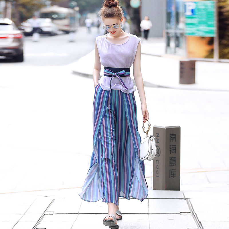 去香港出差，发现街上女人都穿，套装+高跟鞋，美的不像45岁