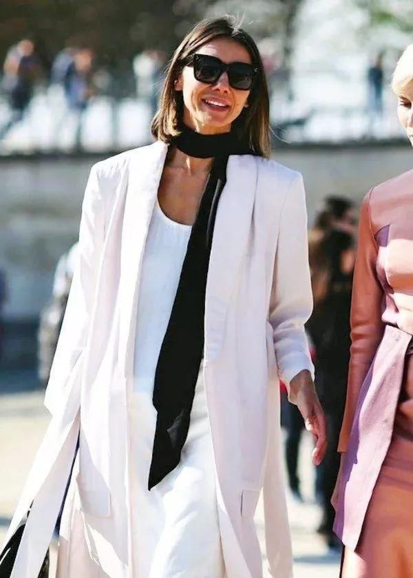 虽然难搞，但白色西装的美实在让人无法拒绝！