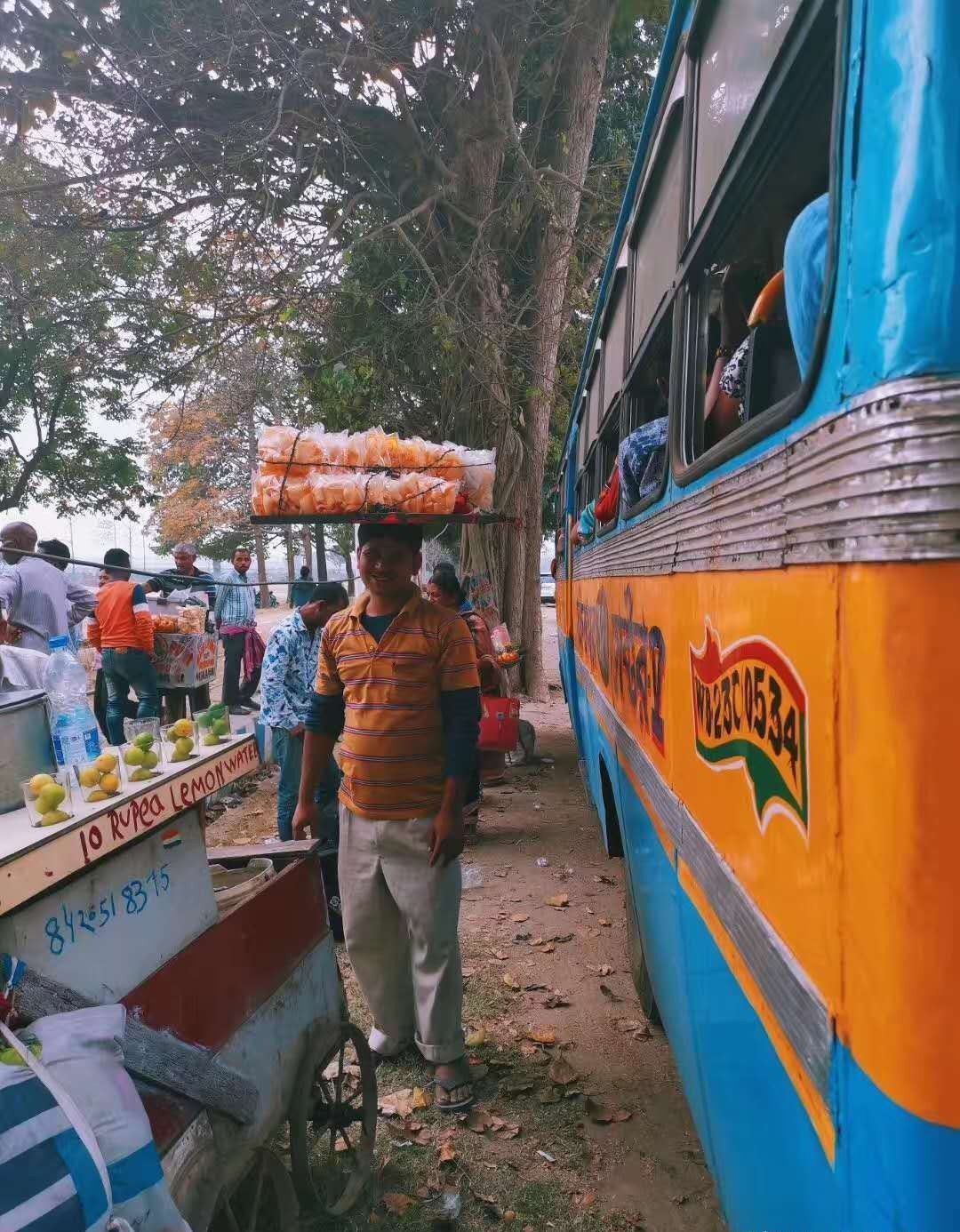 实拍印度第3大城市的街景，曾为英属印度首都，不如国内5线城市