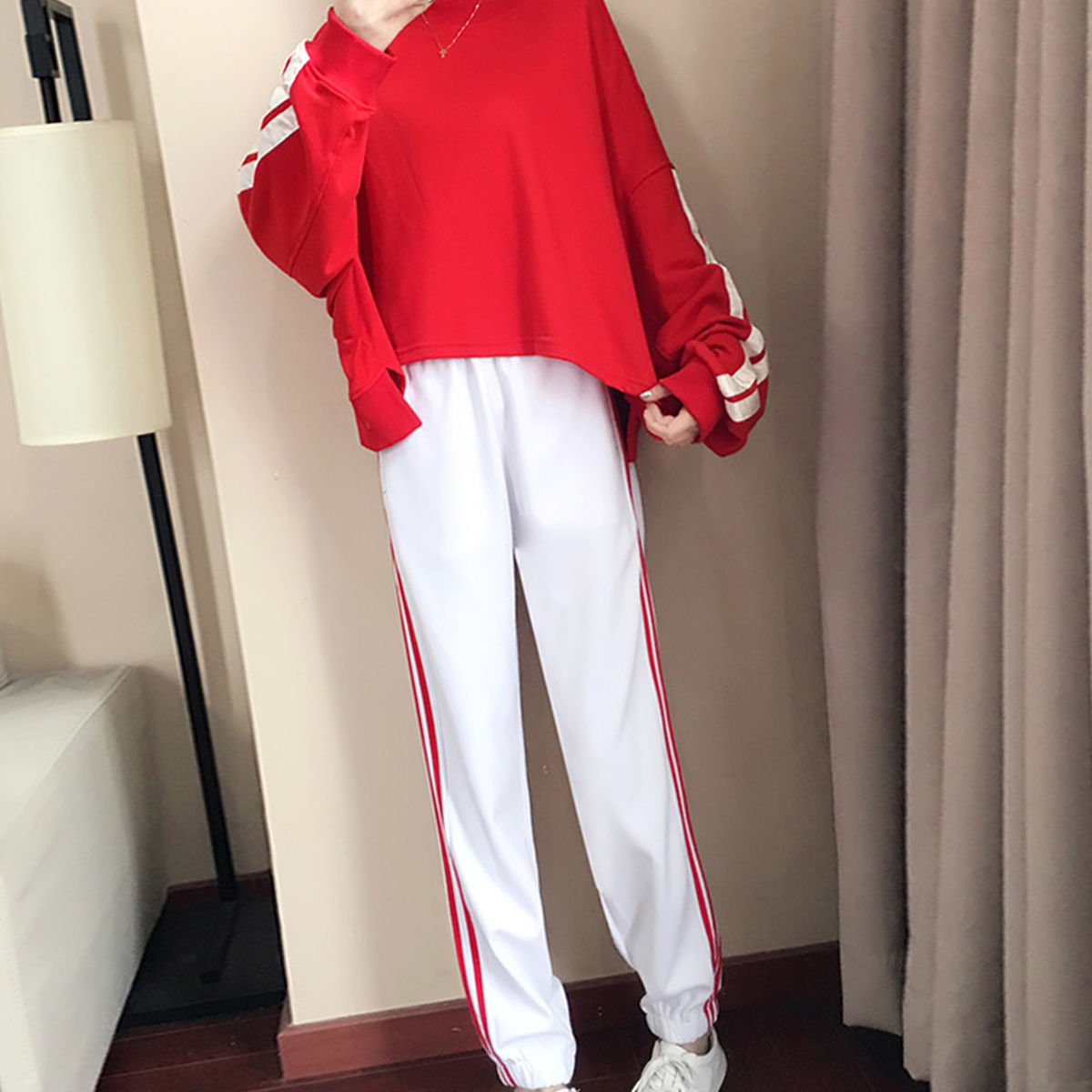 上海大街上居然没人穿裙子?原来金秋流行减龄休闲装，真洋气