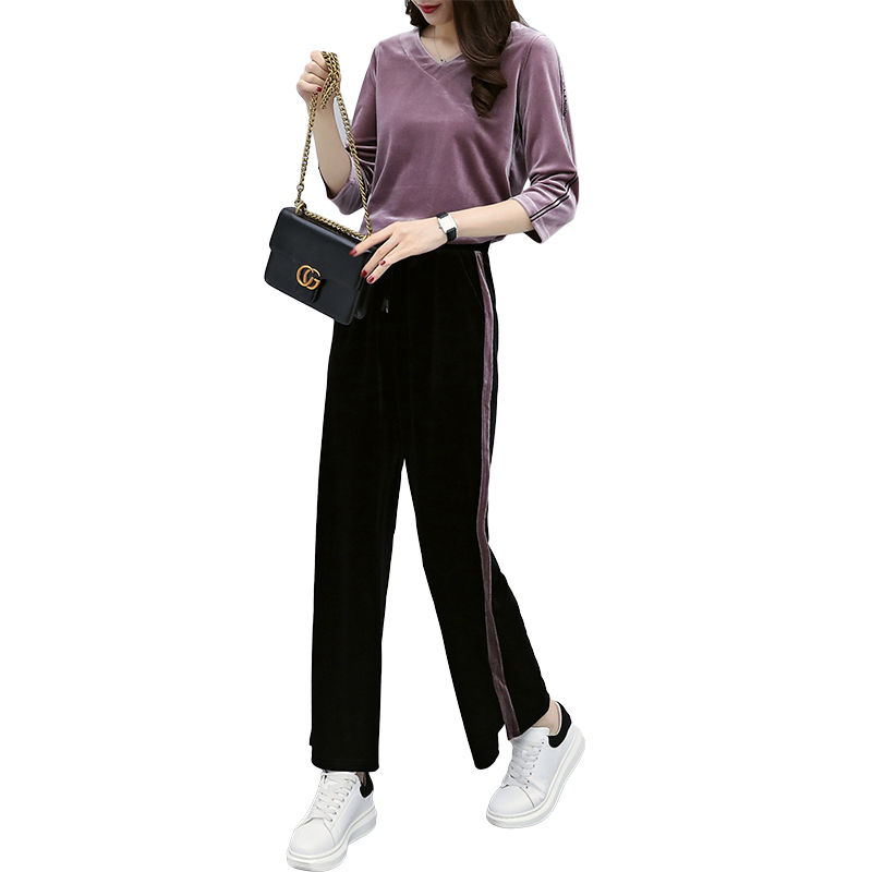 假如我30几岁，旗袍白送我也不穿，小香风套装搭裸靴，别提多美