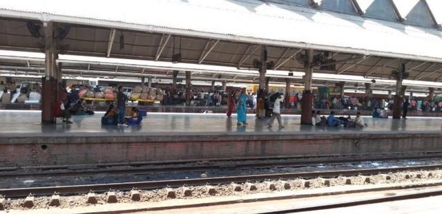 为什么要经常往火车头里装置沙子？看完涨知识了