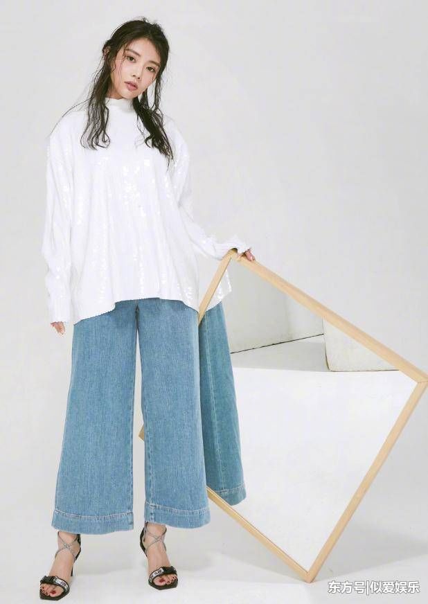 《西虹市首富》徐冬冬穿露背小黑裙是要撩谁呢?这身材太诱人了!