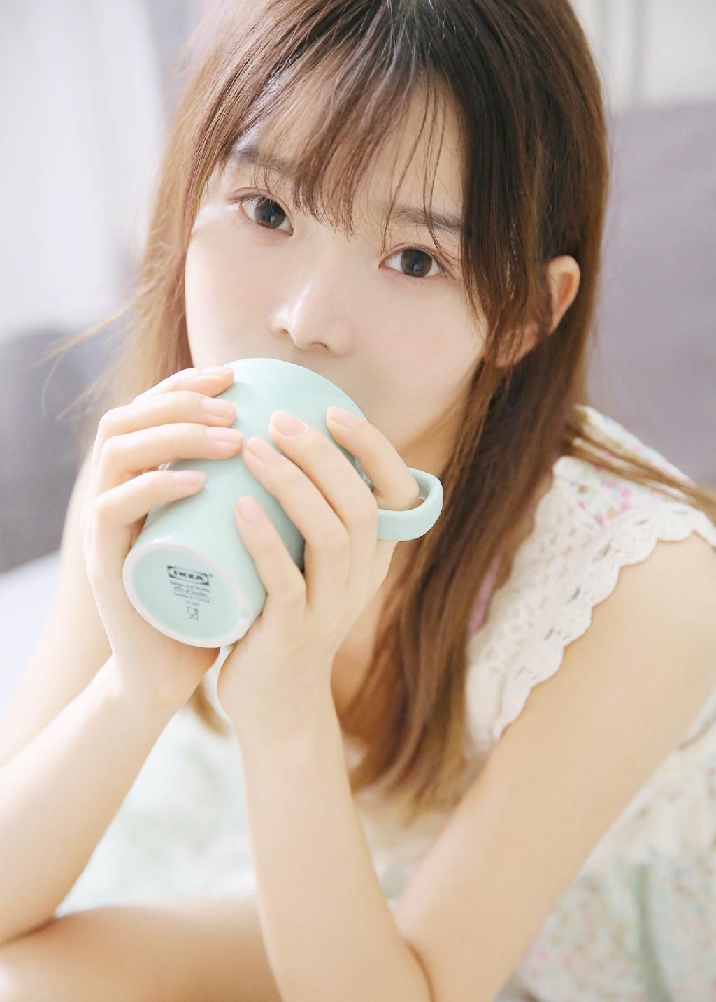 性感熟女床上美腿撩人极品写真图片