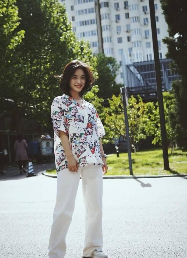 碎花:30岁以下女人都适合,清新又甜美的穿搭,减龄十足