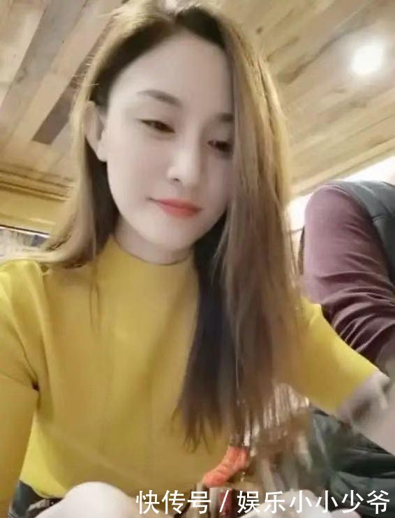 「贾冰」著名谐星贾冰老婆曝光,相差2岁像父女,网友说真是一颗好白菜