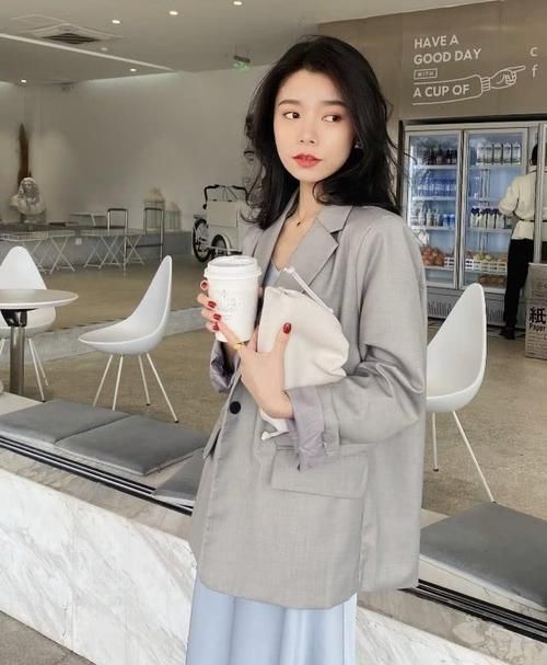  『初春』最近火了一种初春搭配，减龄又有气质，120斤都能穿出女神范儿