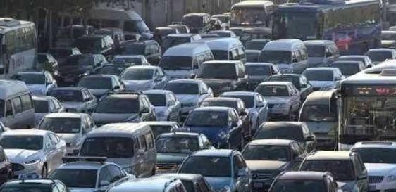  【没事】“四开四停”实行一个月，本地车主没事，外地车主却欲