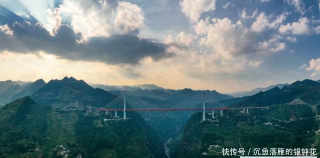 又一中国奇迹：云贵高原造出世界最高大桥，565米的高度折服世界