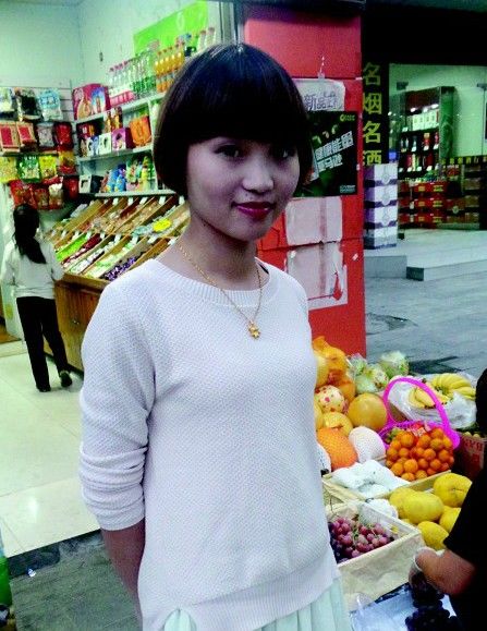 实拍:摆水果摊的农村女孩，第4个最美，但大家却喜欢最后一个!