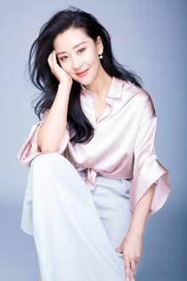 苗圃新写真大气从容 不惑岁月惊艳时光