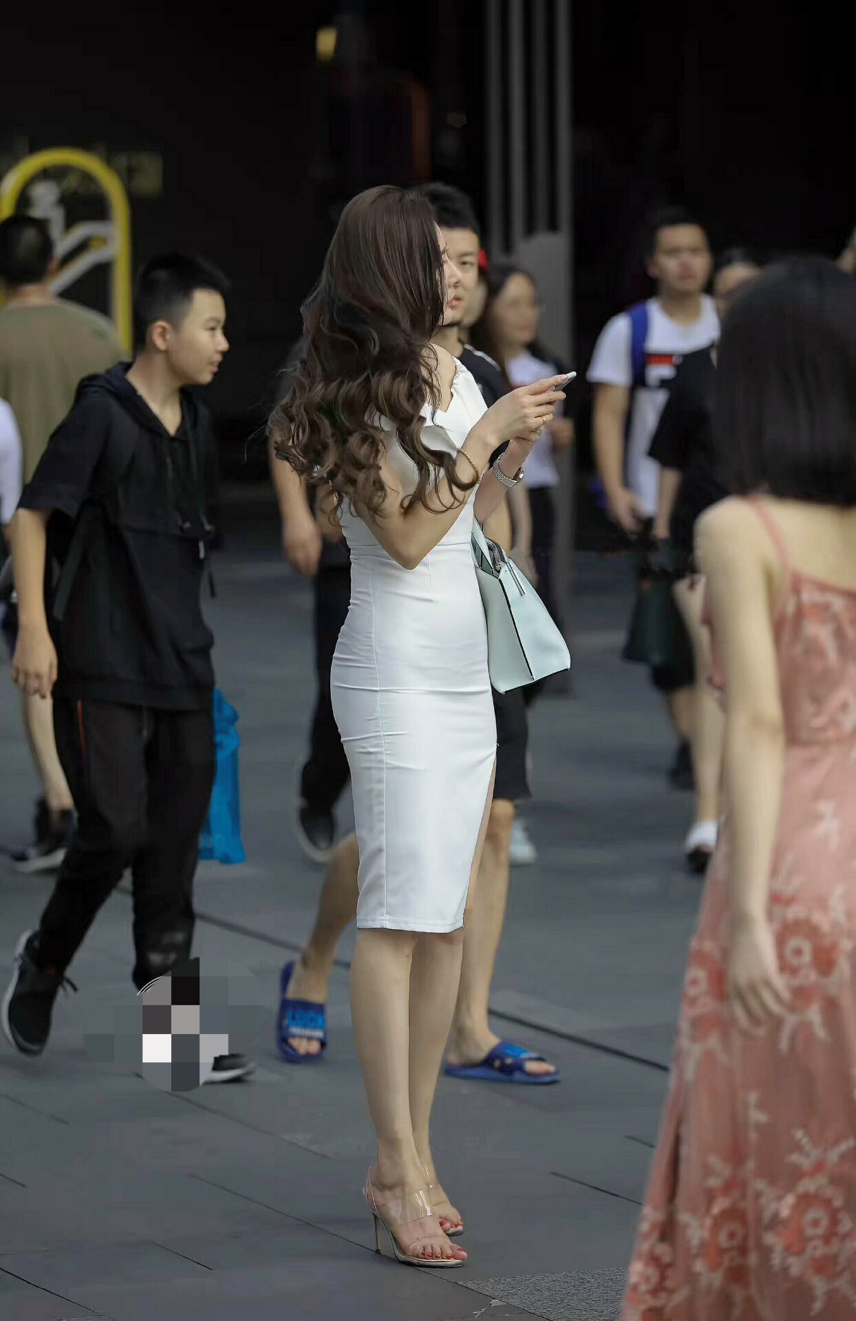 炎炎夏日，正是美女们展示好身材的季节!