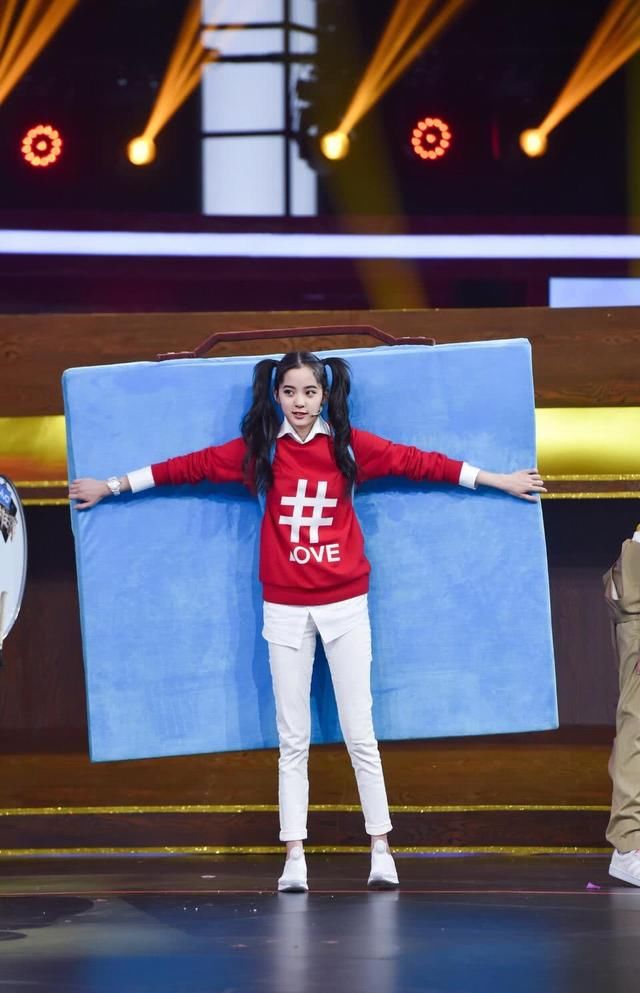 欧阳娜娜真拼接亮了！网友：只想看下半身