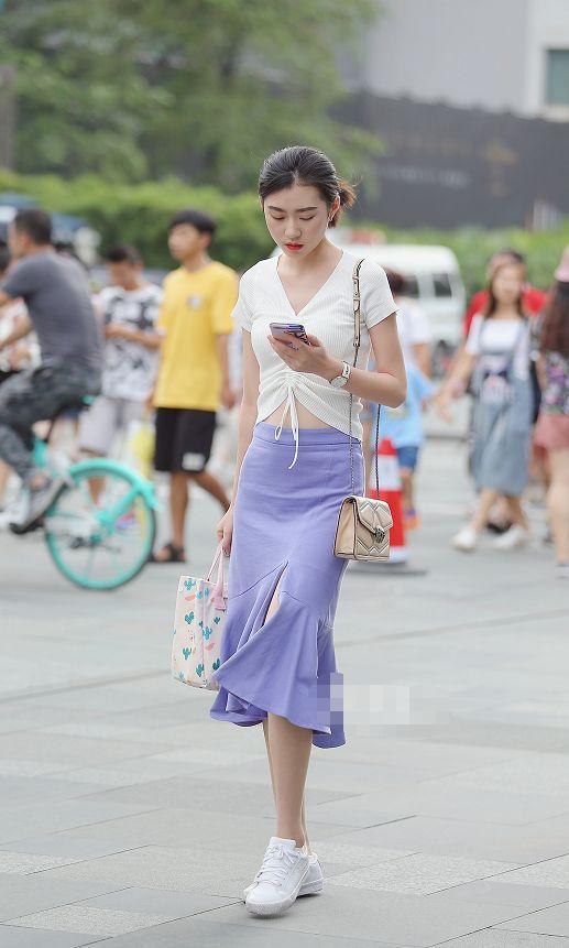 街拍：时尚网袜美女，个高，体美，腿长，维密标准的美女呀！