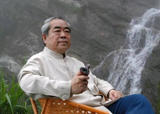  「名气」范曾本来是李苦禅高徒，为什么李苦禅至死都不认可？你看看他干了哪些