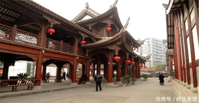 最适合“养老”的小镇:1元买捆青菜,6元个剃头,日子慢悠悠