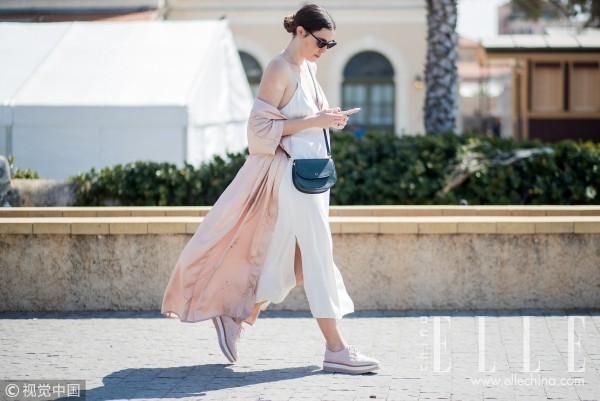 为什么我穿是睡衣 她穿是睡衣风？