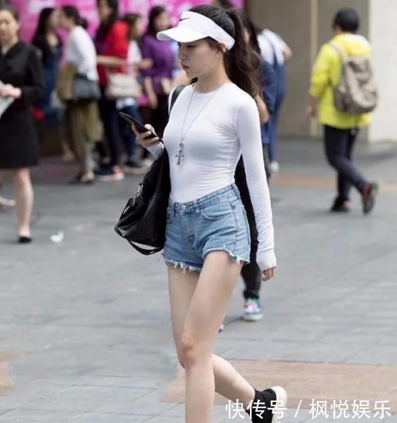 「 小脚」御姐也有被“拿下”的时候!,街拍:小脚裤穿出玲珑曲线