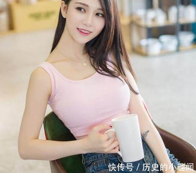 「美女」简单着装的牛仔裤美女,充满青春活力,魅力十足!