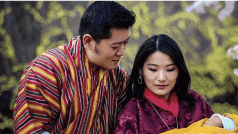 90后不丹王后, 穿传统服饰超迷人, 穿上“洋装”却暴露了这一缺点