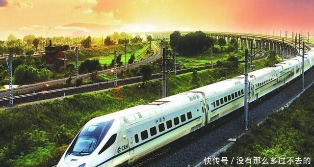  「清洗」外国人不明白，高铁脏了该如何清洗，看完中国洗车过程