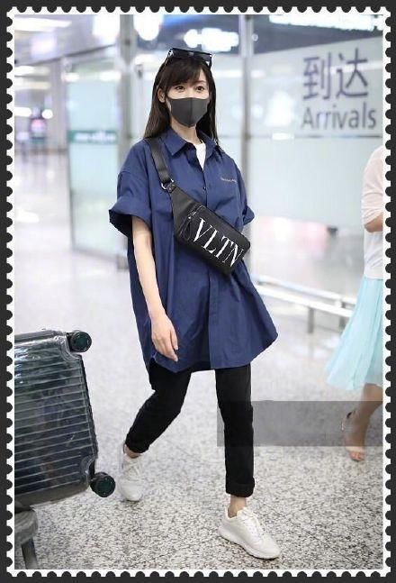 96斤的张天爱和110斤的蒋欣同穿衬衫裙，微胖真不输苗条