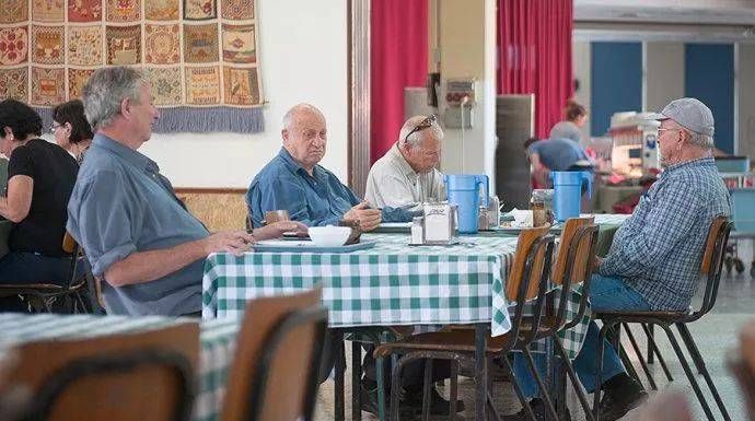  集体农场|这才是真正的“共享农庄”：除了老婆孩子，一切共享