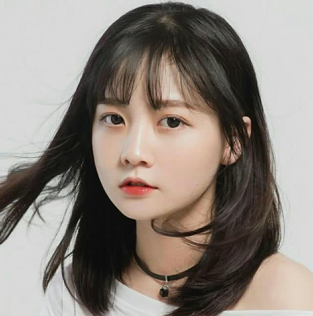  【遮脸】脸大却很漂亮的女生，这几点太明显，难怪不遮脸也有高颜值