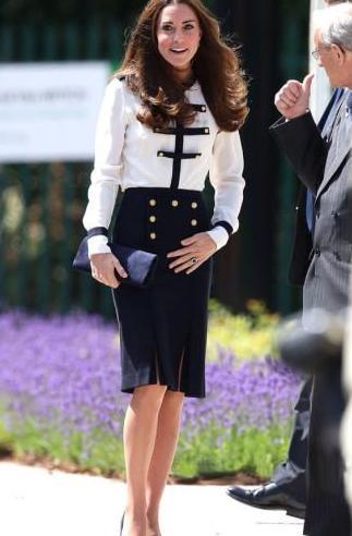 同是王的女人, 一个大方优雅, 一个知性端庄, 凯特和莱蒂齐亚谁更