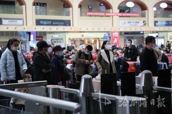  『旅客列车』哈尔滨至湖北旅客列车恢复运行：首批70余旅客返岗复工