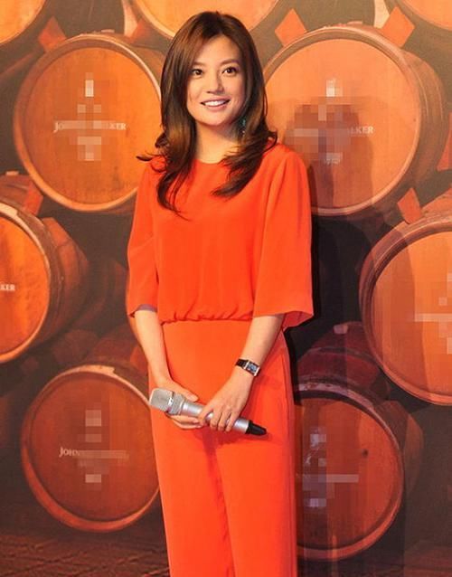  「红色」女人上了年纪，要少穿这4种“老龄色”，妈妈们喜欢买其实很显土