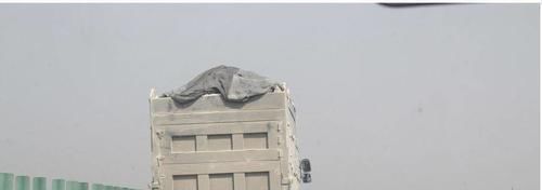 为什么高速上有司机不离开超车道, 却不停打转向灯, 网友: 老司机