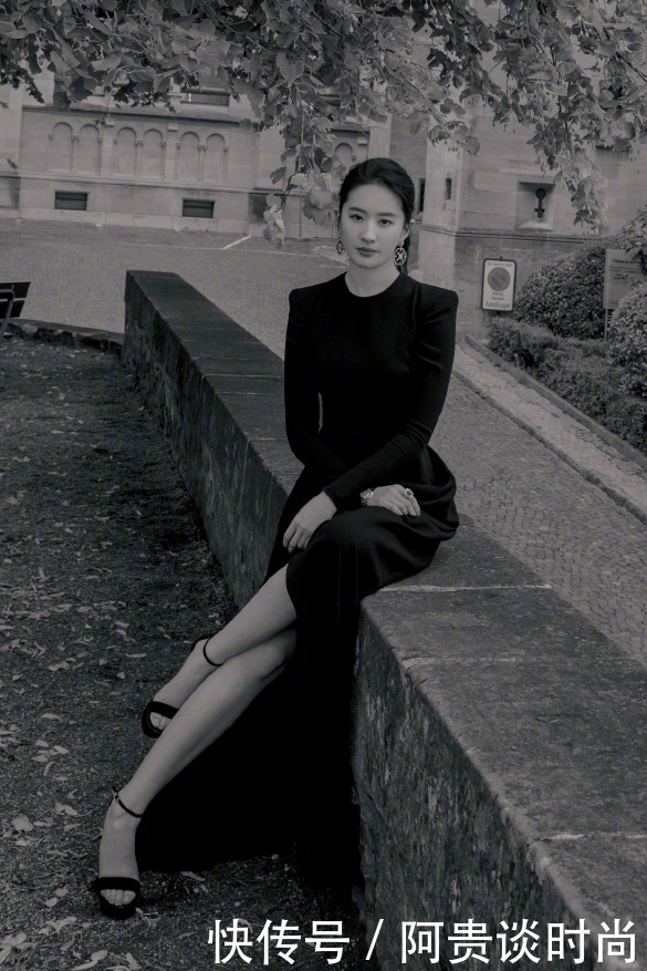 易烊千玺与刘亦菲斗舞视频