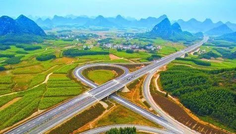 桂林:广西321国道,南方唯美景观大道,一路喀斯特美景等你来!