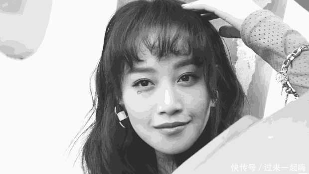 “国民闺女”关晓彤撞衫“土包子”蓝盈莹，相差7岁，差距太大！