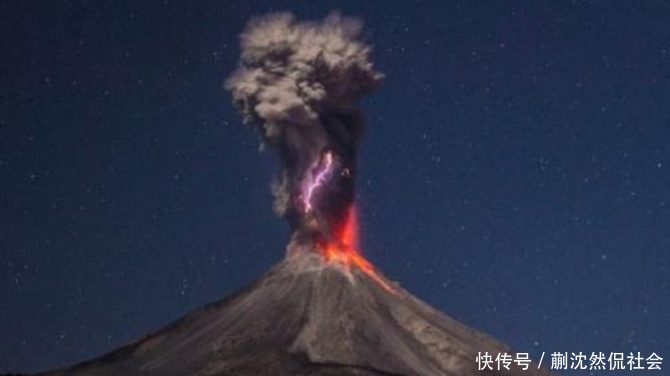 史上最惨烈空难，飞机撞上火山，257人醒着从万米高空坠入岩浆