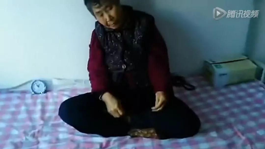 刘素云老师亲见：王秀芬居士预知时至，笑咪咪地坐着往生