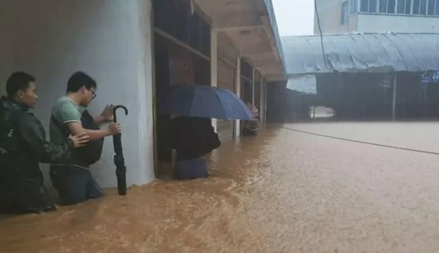 24小时最大降雨量418毫米，安徽多地遭暴雨袭击，60个县市发预警