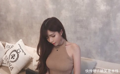 街拍懂穿搭娇艳的美女，曲线丰腴,秀出个性秀出时尚！