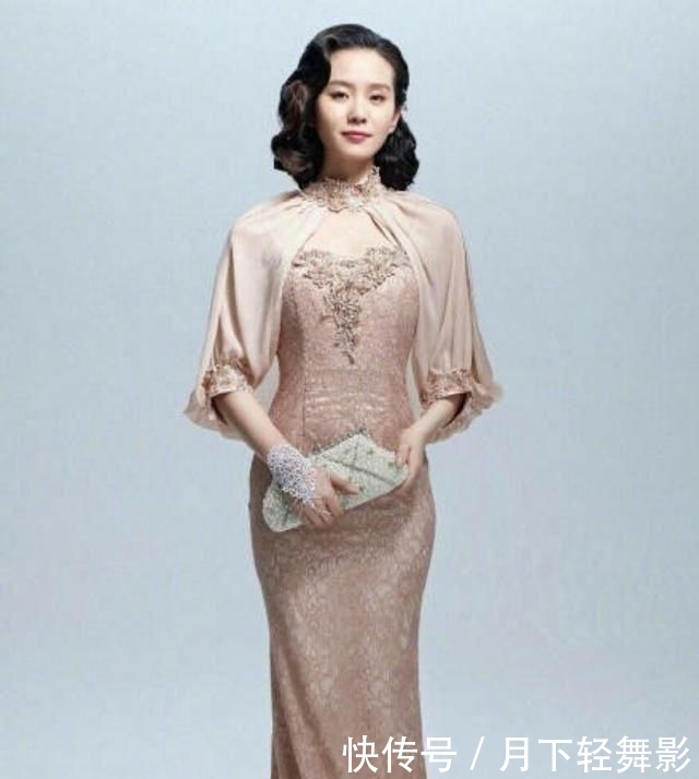  【性感】现在的女人真会穿,这样性感的旗袍直接穿上了,不过真好看