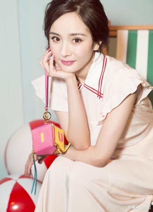『女生』女生不要总是披发,今年流行这3款“扎发”,不仅好看还减龄!