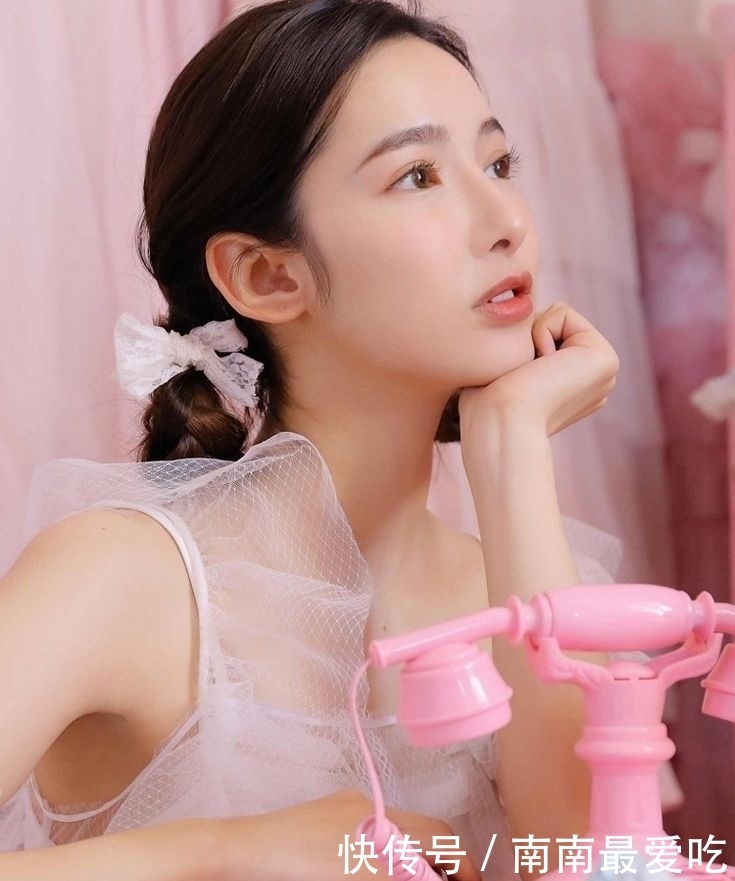  美女|性感美女时尚写真，麻花辫蕾丝外套白皙皮肤修长美腿，养眼吸睛！