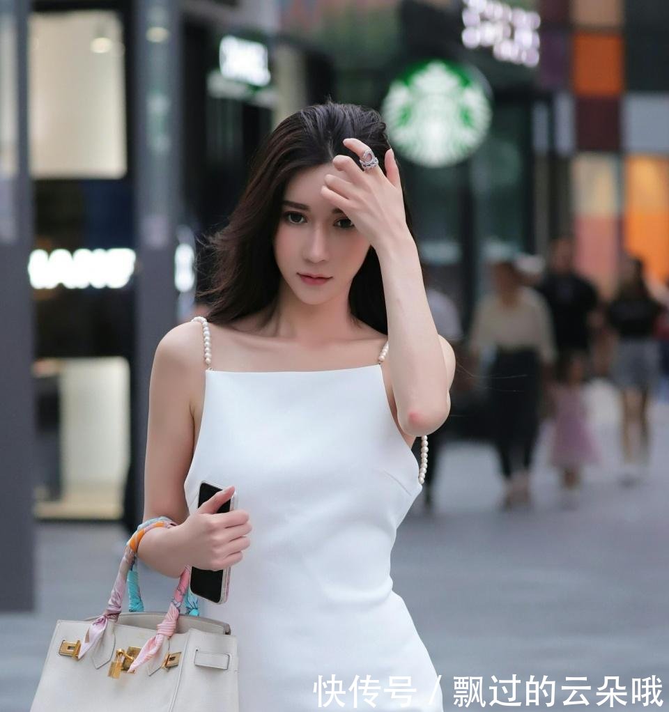 街拍 珍珠吊带、内涵深邃的女神来了, 你来不来围观
