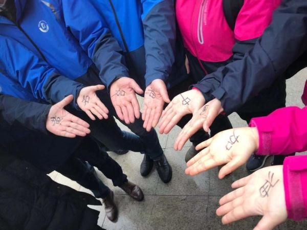  #出征#刚刚，盐城16名医护人员集结出征支援湖北黄石